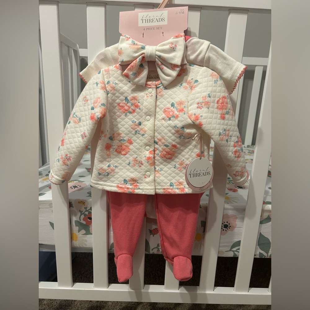 White and Pink Floral 4Piece Matching Set with Delicate Design